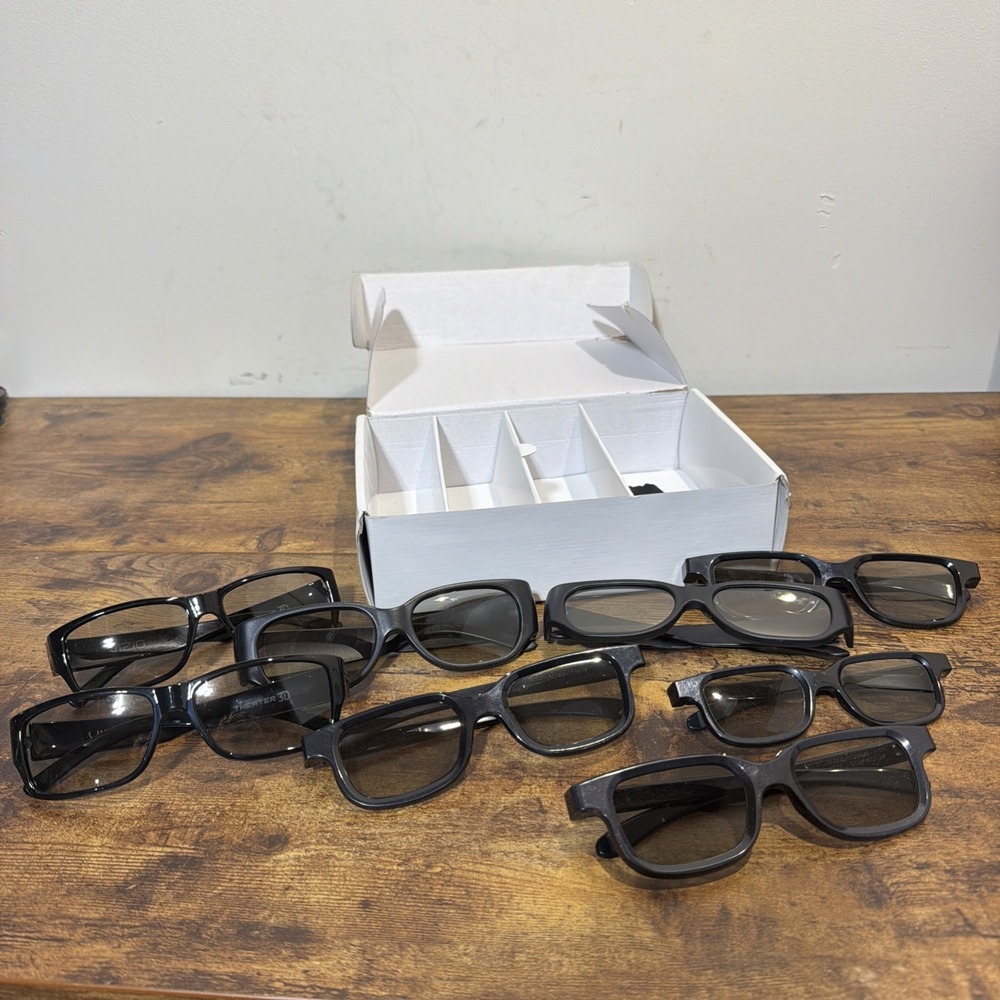 Vizio (2); Real-D (4); unbranded (2) TV Theater 3D Glasses Set of 8
